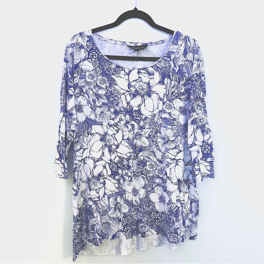 🔥2/$40🔥 TopShop Tall Quarter Sleeve Floral Print Blue & White Tunic